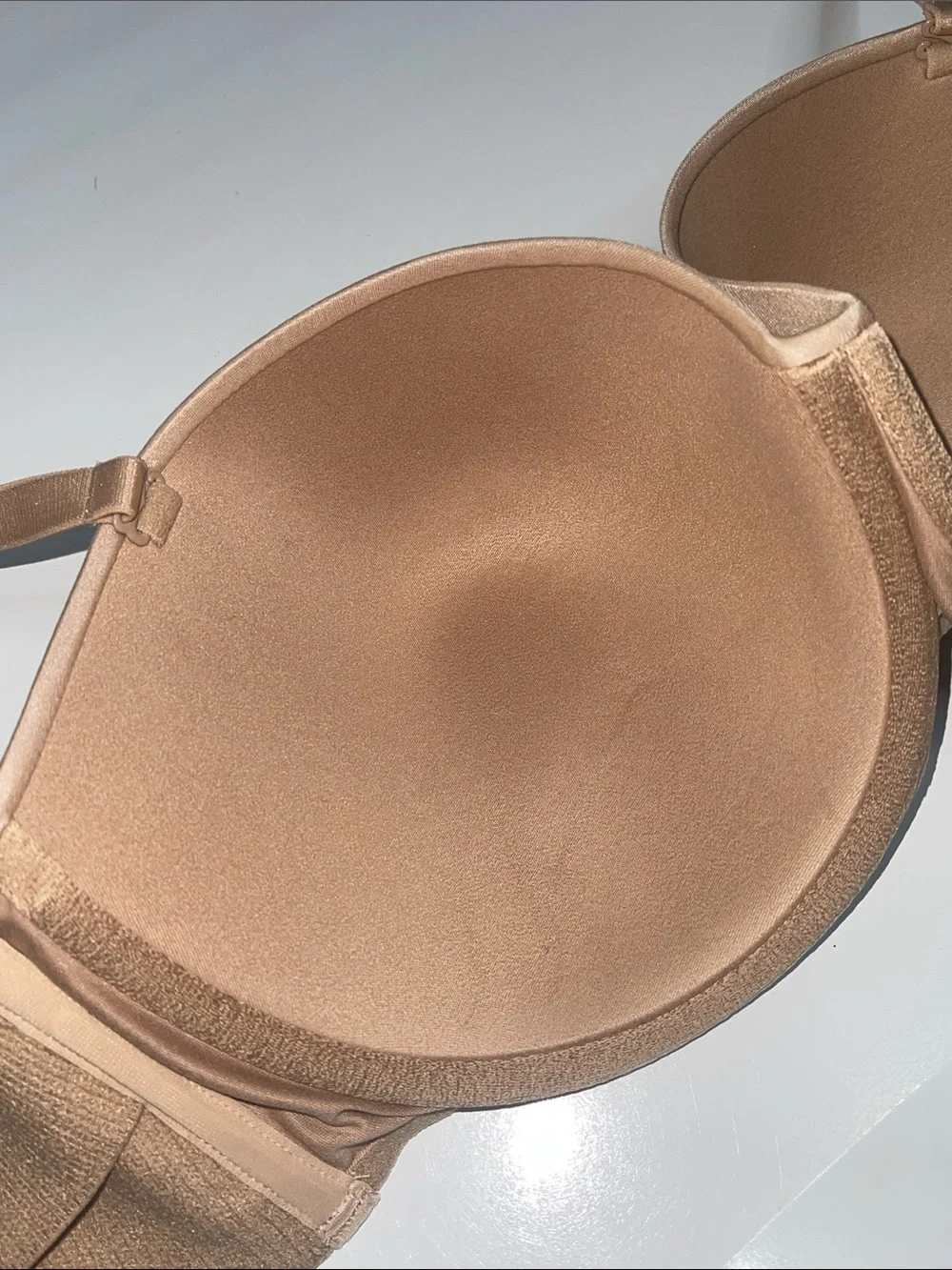 Victoria’s Secret body by Victoria Nude Smooth convertible bra 40C